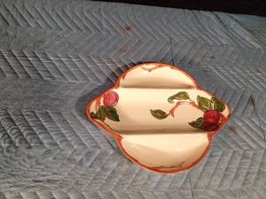 lot 77 image: Franciscan relish dish