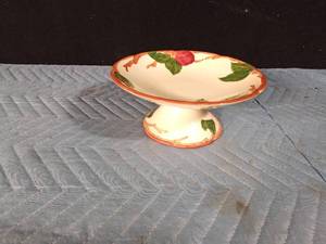 lot 79 image: Franciscan Fruit dish