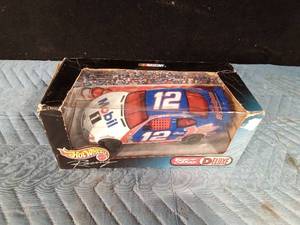 lot 64 image: 1999 Hot Wheels Jeremy Mayfield #12 collectible die cast Nascar car
