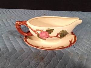 lot 75 image: Franciscan gravy dish