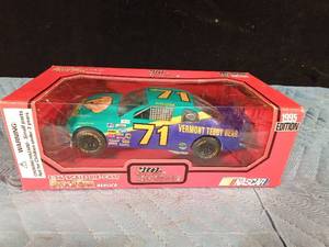 lot 55 image: 1995 Die cast Kevin Lepage #71 Nascar stock car - Unopened box
