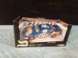 lot 46 image: 1997 Hot Wheels die cast Kyle Petty #44 Nascar stock car
