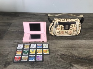 lot 374 image: Nintendo DS Lite - 14 Games and Carrying Case