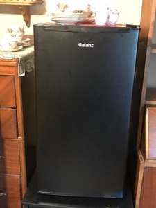 lot 23 image: Galanz Small Fridge (smoke free house) 17.5 across x 19 deep