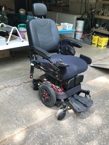 lot 18 image: Quantum Edge 3 Electric Wheel Chair - smoke free house