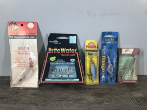 lot 393 image: Lot of 5 Fishing Lures in Original Packages - Atom Lure SpitN Plug - Brite Water Floating Minnow -.Yo-Zlri Twitching Minnow - Cabelas real image plus - Fleuger Limper Flasher Spoon
