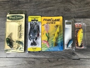 lot 400 image: Lot of 5 Fishing Lures in Original Packages