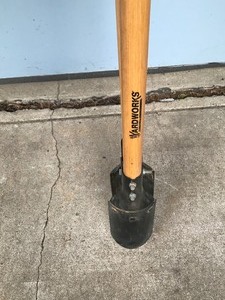 lot 402 image: Yard Works Post Hole Digger