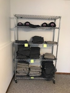 lot 4 image: 5 -  Tier Metal Racking Shelving Unit with Wheels