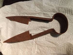 lot 237 image: Vintage primitive steel sheep shears