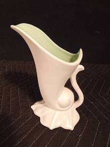 lot 229 image: Vintage Red Wing semi-matte ivory with Lt. green inside #1356