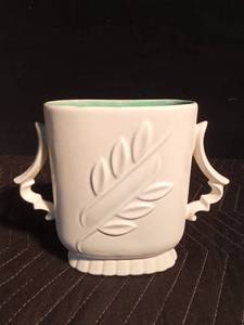 lot 223 image: Vintage Red Wing semi-matte Ivory leaf embossed vase #1174