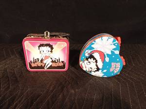 lot 209 image: 2 Betty Boop lunch boxes