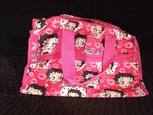 lot 211 image: Betty Boop duffle bag
