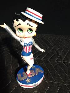 lot 207 image: 1999 Star Spangled Betty Boop figurine from the Danbury Mint