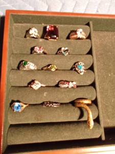 lot 194 image: 13 Rings