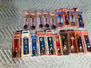 lot 188 image: 19 Collector spoons of United States in original pkgs