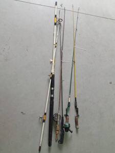 lot 161 image: 5 Vintage fishing rods and 2 fishing reels