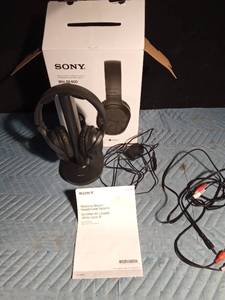 lot 147 image: New stereo headphone system