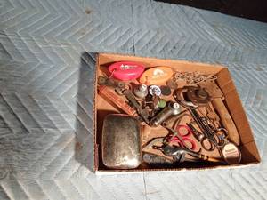lot 151 image: Box of Vintage items