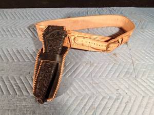 lot 137 image: Lether belt with holster