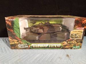 lot 126 image: U.S. Miai Abrams tank replica with M2 machine gun, PC M240 machine gun and a PC barrel