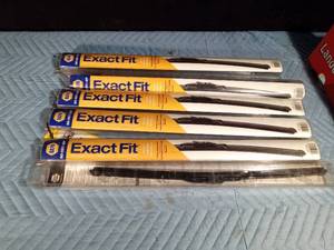 lot 131 image: 6 New Napa windshield wipers - 60-021-SP