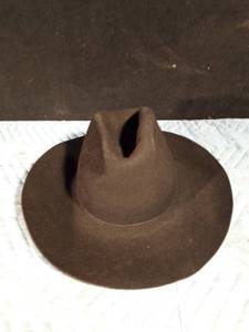 lot 119 image: Felt western hat
