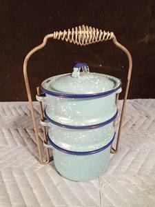 lot 114 image: Vintage enamelware tiffin carrier