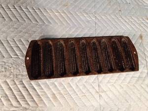 lot 107 image: Vintage cast iron corn bread mold - makes 9 cobs