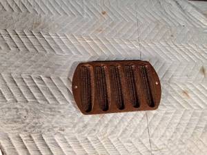 lot 109 image: Vintage Lodge cast iron corn bread molds - makes 5 cobs
