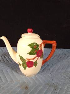 lot 101 image: Franciscan coffee pot