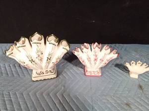 lot 95 image: 1 small trumpet vase