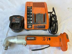 lot 38 image: Ridgid Cordless 12V Right Angle 14 Impact Driver, Battery and Charger Model R82233