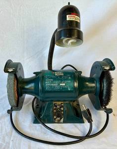 lot 32 image: Black & Decker 6 Bench Grinder