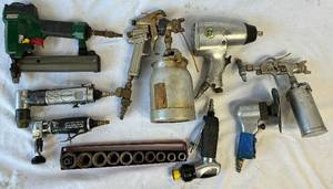 lot 45 image: Collection of Pneumatic Air Tools