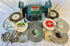 lot 31 image: 8 Bench Grinder