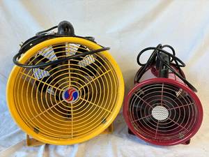 lot 93 image: Two Floor Fans - 12 Strongway STFJ-30 and 8 Central Machinery Model STFJ-20N