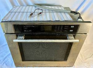 lot 67 image: Empava 30 Single Wall Oven