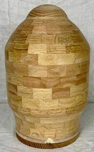 lot 81 image: HandmadeHandturned Wooded Urn 11.5 x 7.5