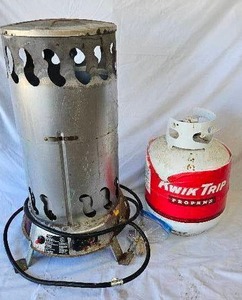 lot 21 image: Workforce Propane Heater and 20 lb Propane Tank