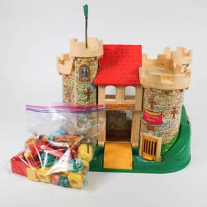 lot 82 image: Vintage Fischer Price Castle & Fischer Price FiguresAccessories