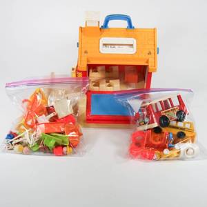lot 81 image: Vintage Fischer Price School and Fischer Price FiguresAccessories Lot