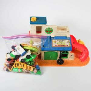 lot 80 image: Vintage Fischer Price School & Fischer Price FiguresAccessories Lot