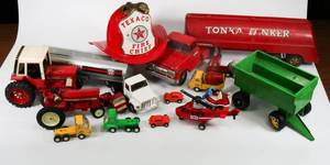 lot 57 image: Vintage Truck & Tractor Toy Lot - Tonka, International
