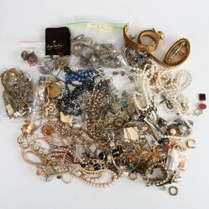 lot 11 image: Large Lot of Costume Jewelry