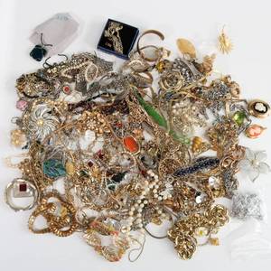 lot 6 image: Large Lot of Costume Jewelry