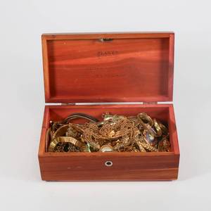 lot 36 image: Jewelry Box w Costume Jewelry