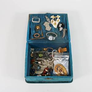 lot 35 image: Jewelry Box w Costume Jewelry