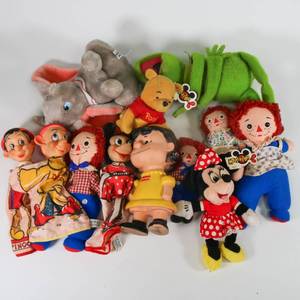lot 87 image: Vintage Toy Lot